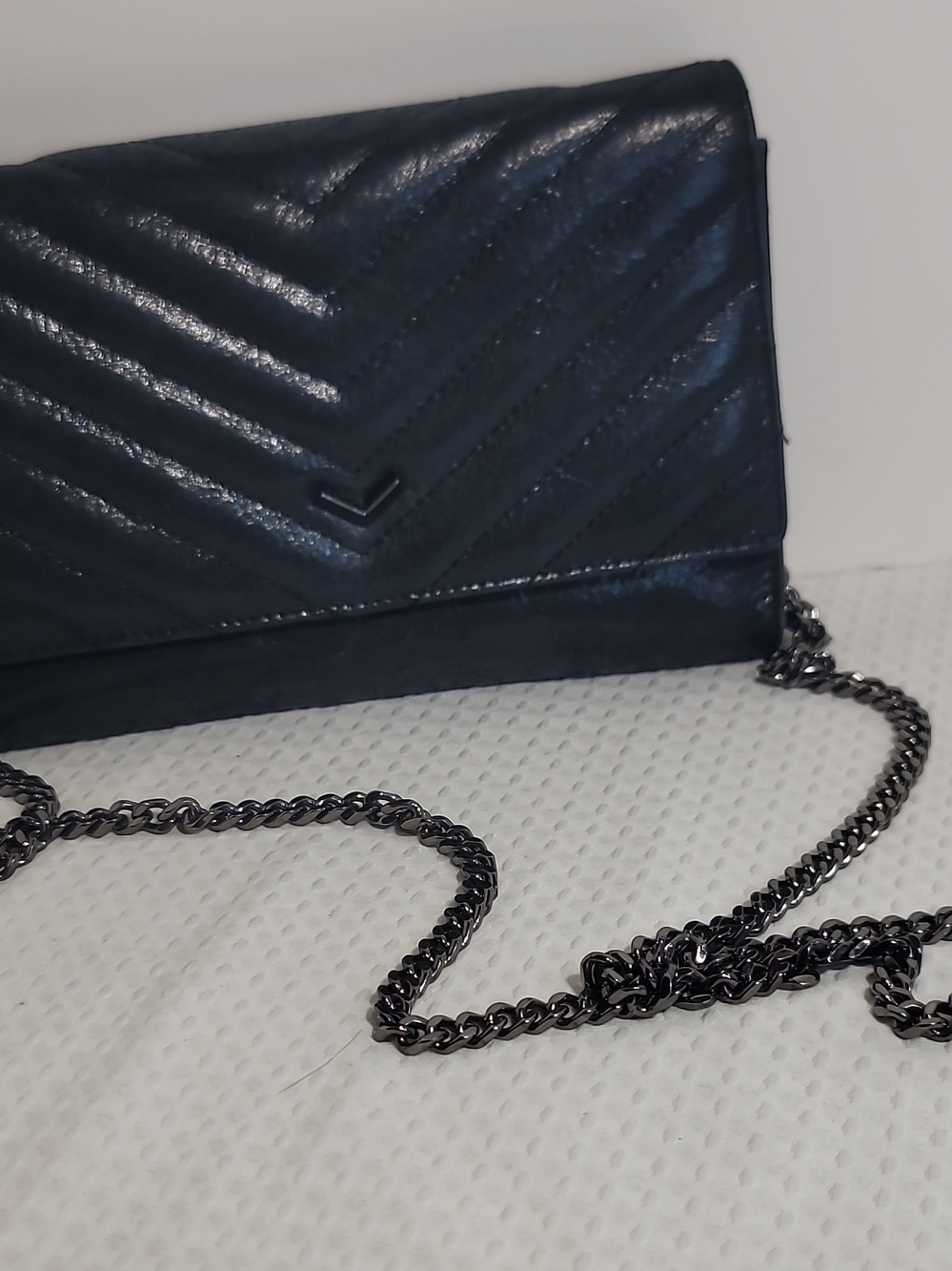 Quilted Chevron Chain Shoulder Bag - Black